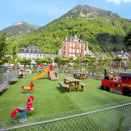 A Cauterets, 27 M², Vue Sur La Ville.