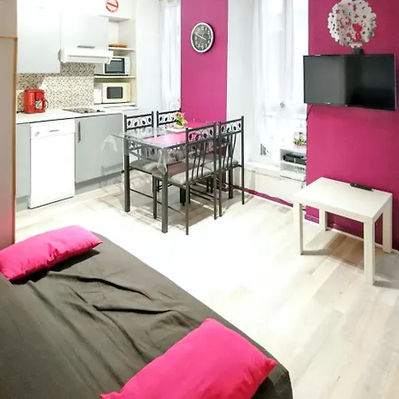 A Cauterets, 27 M², Vue Sur La Ville.